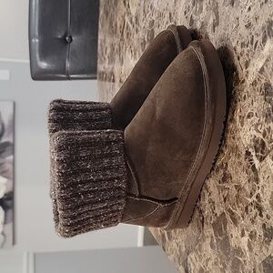 NWOT Lamo Boots Womens Ankle Brown Suede Fur Lining Sparkled Sweater Cuff Top